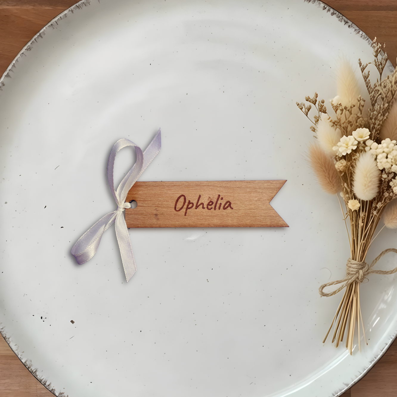 Personligt bordkort i træ - Ophelia
