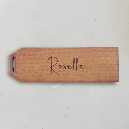Personligt bordkort i træ - Rosella