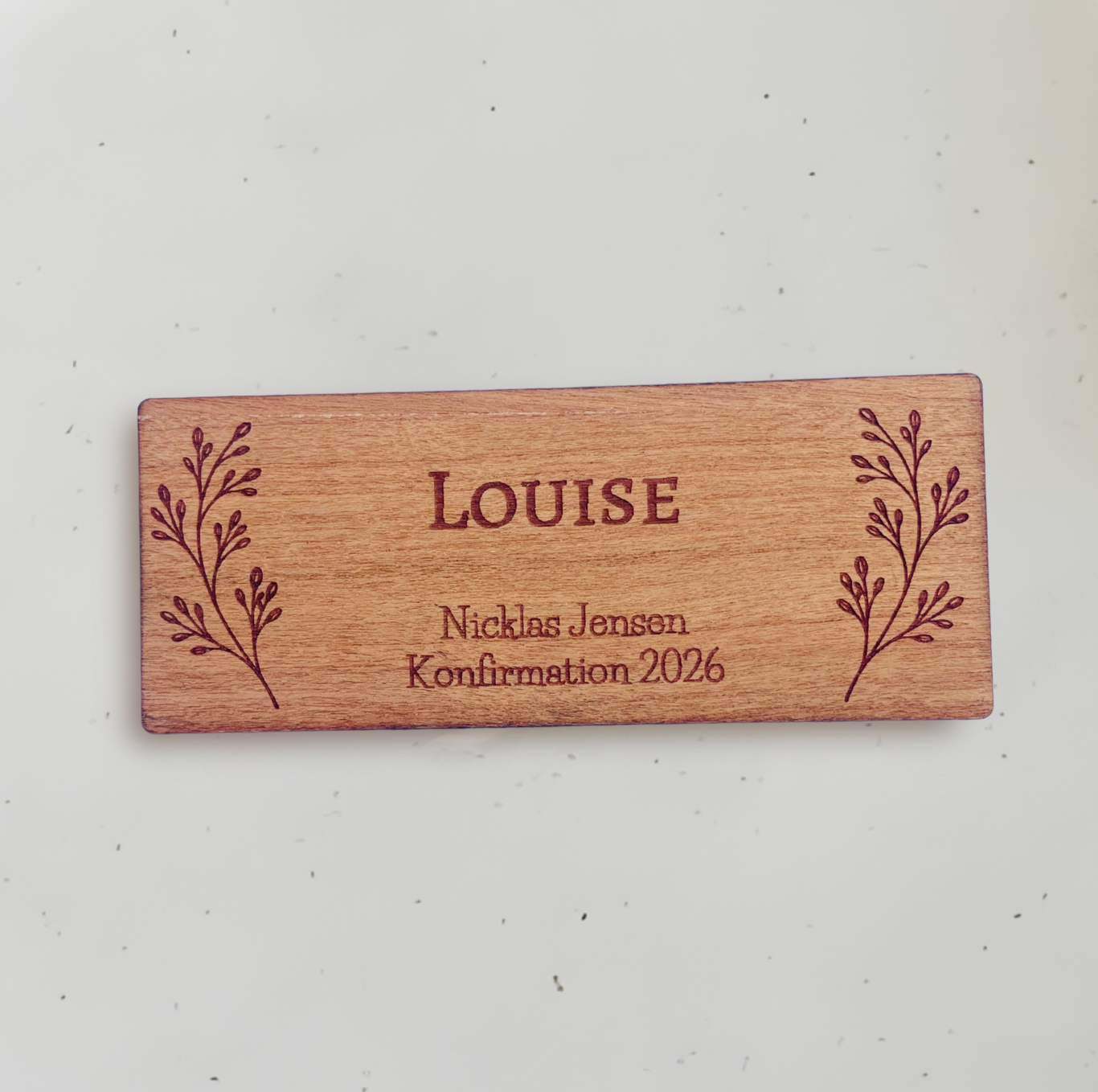 Personligt bordkort i træ - Louise