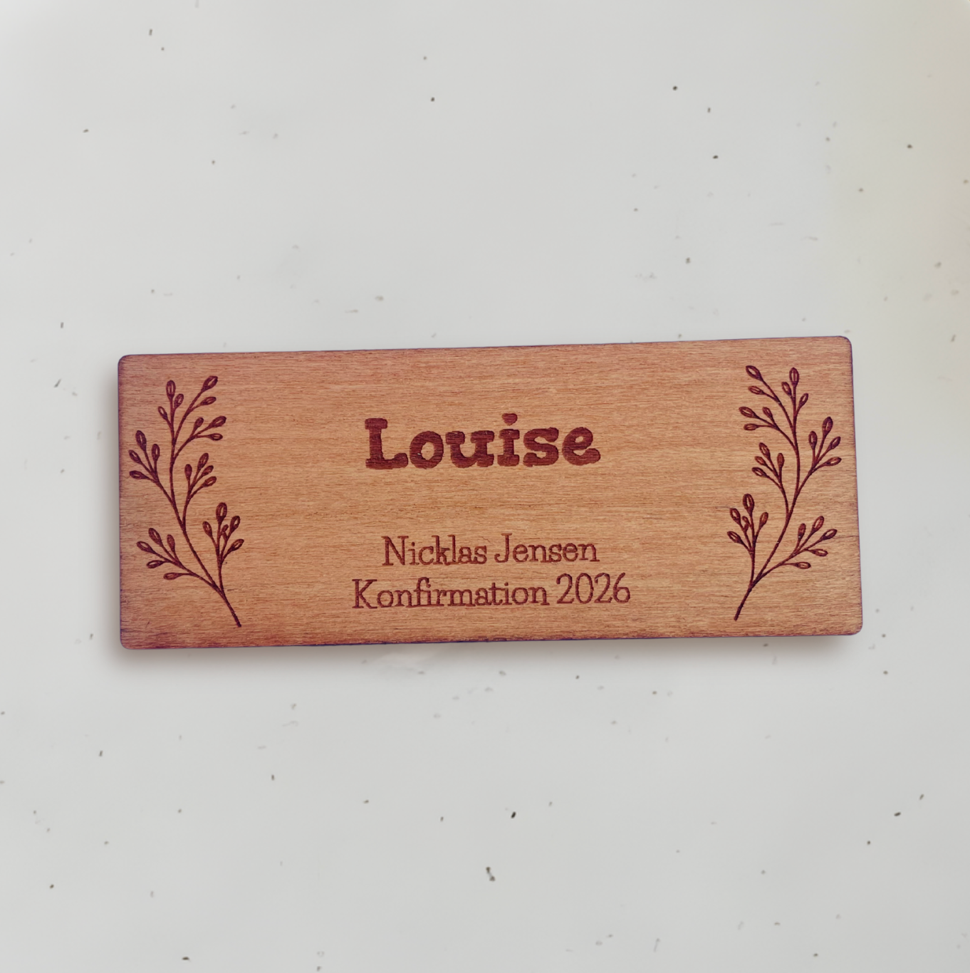 Personligt bordkort i træ - Louise