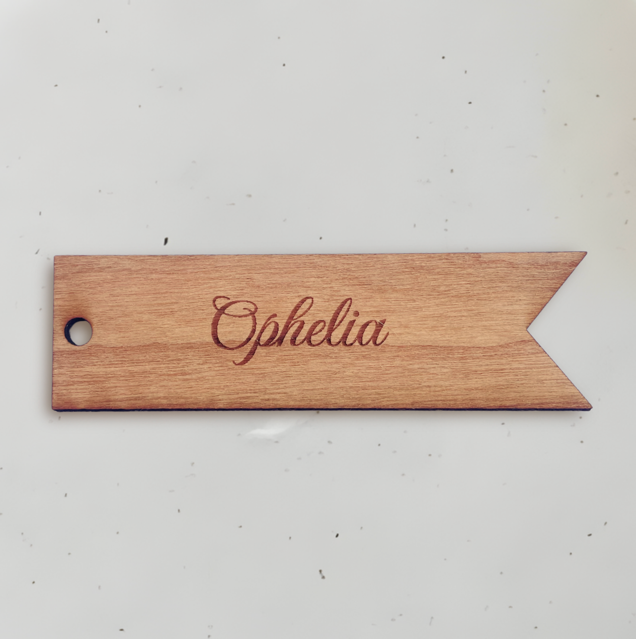 Personligt bordkort i træ - Ophelia