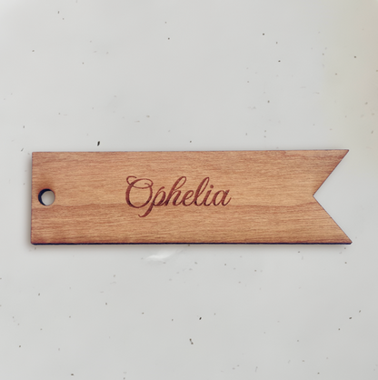 Personligt bordkort i træ - Ophelia