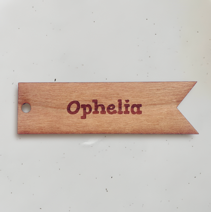 Personligt bordkort i træ - Ophelia