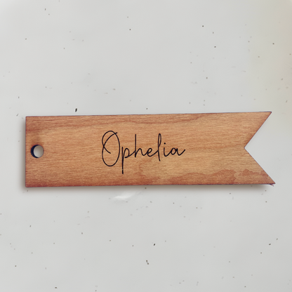 Personligt bordkort i træ - Ophelia