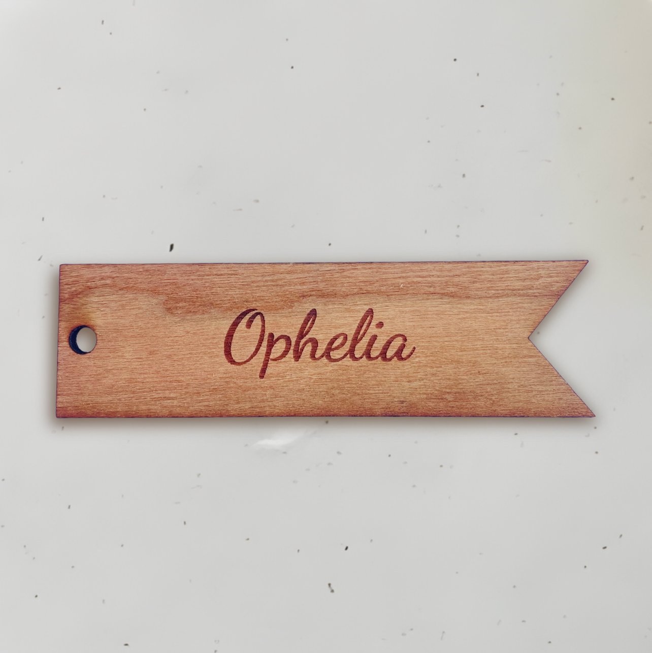 Personligt bordkort i træ - Ophelia