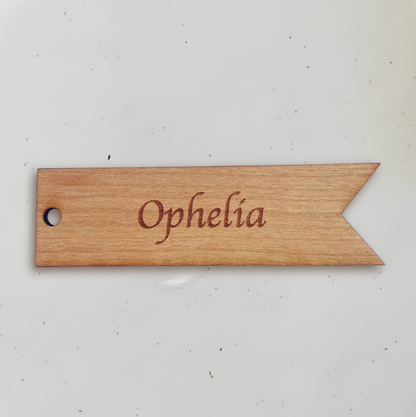 Personligt bordkort i træ - Ophelia