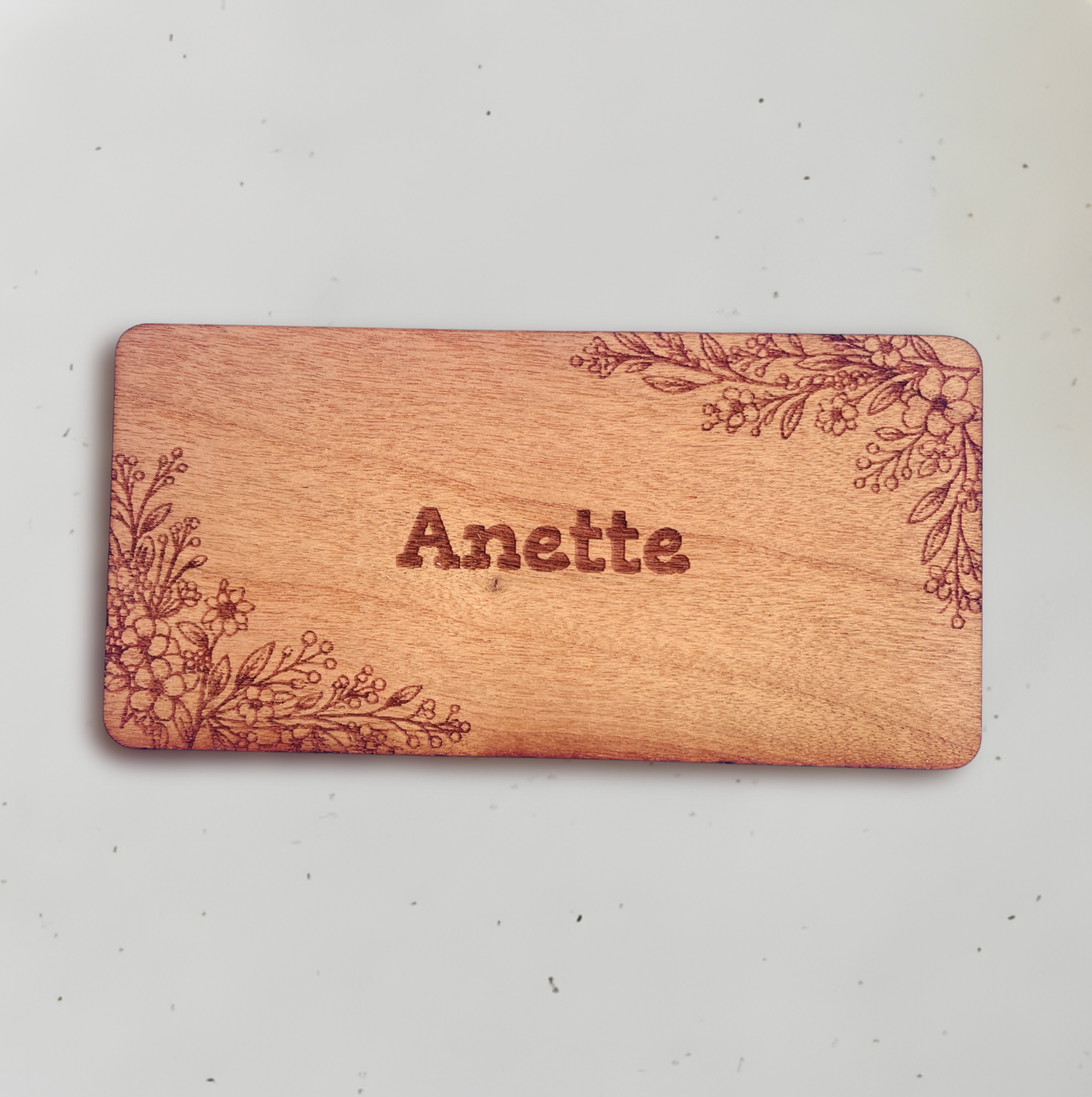 Personligt bordkort i træ - Anette