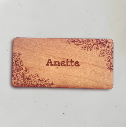 Personligt bordkort i træ - Anette