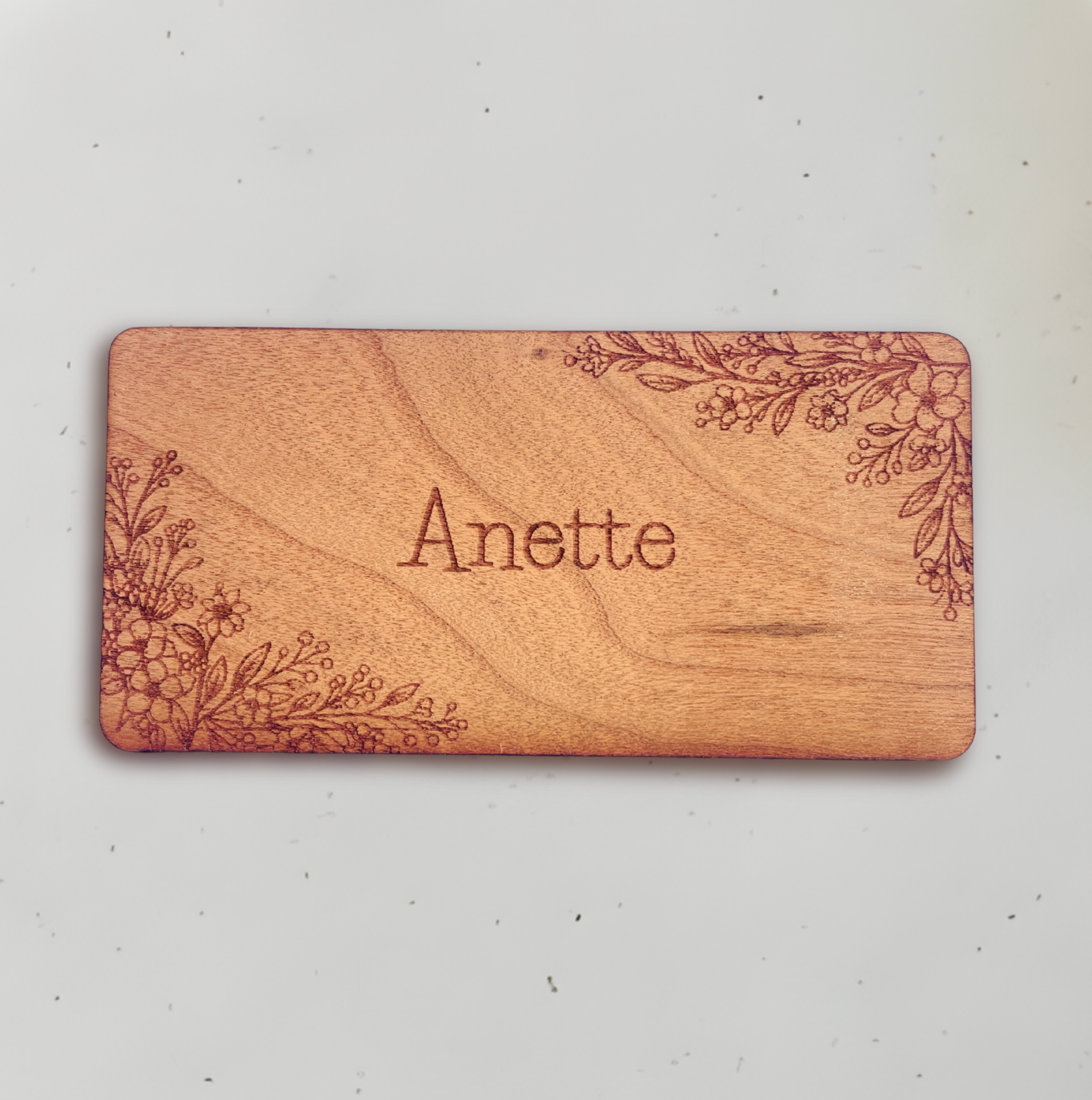 Personligt bordkort i træ - Anette