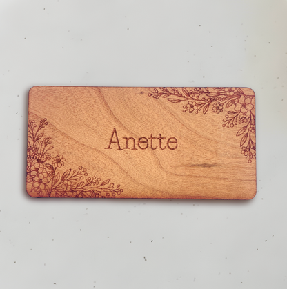 Personligt bordkort i træ - Anette