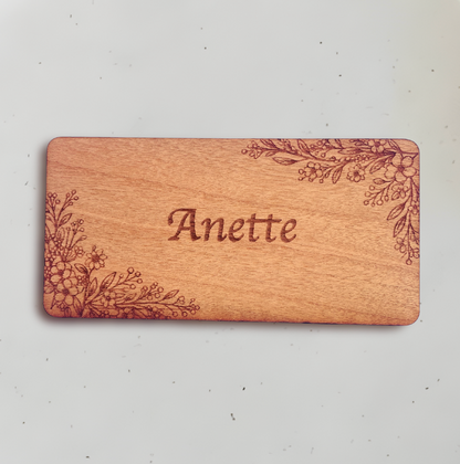 Personligt bordkort i træ - Anette
