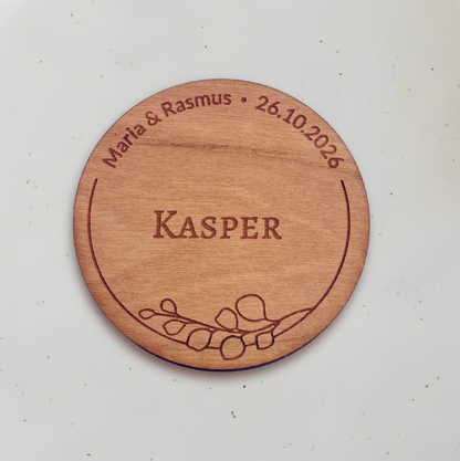 Personligt bordkort i træ - Kasper