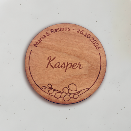 Personligt bordkort i træ - Kasper